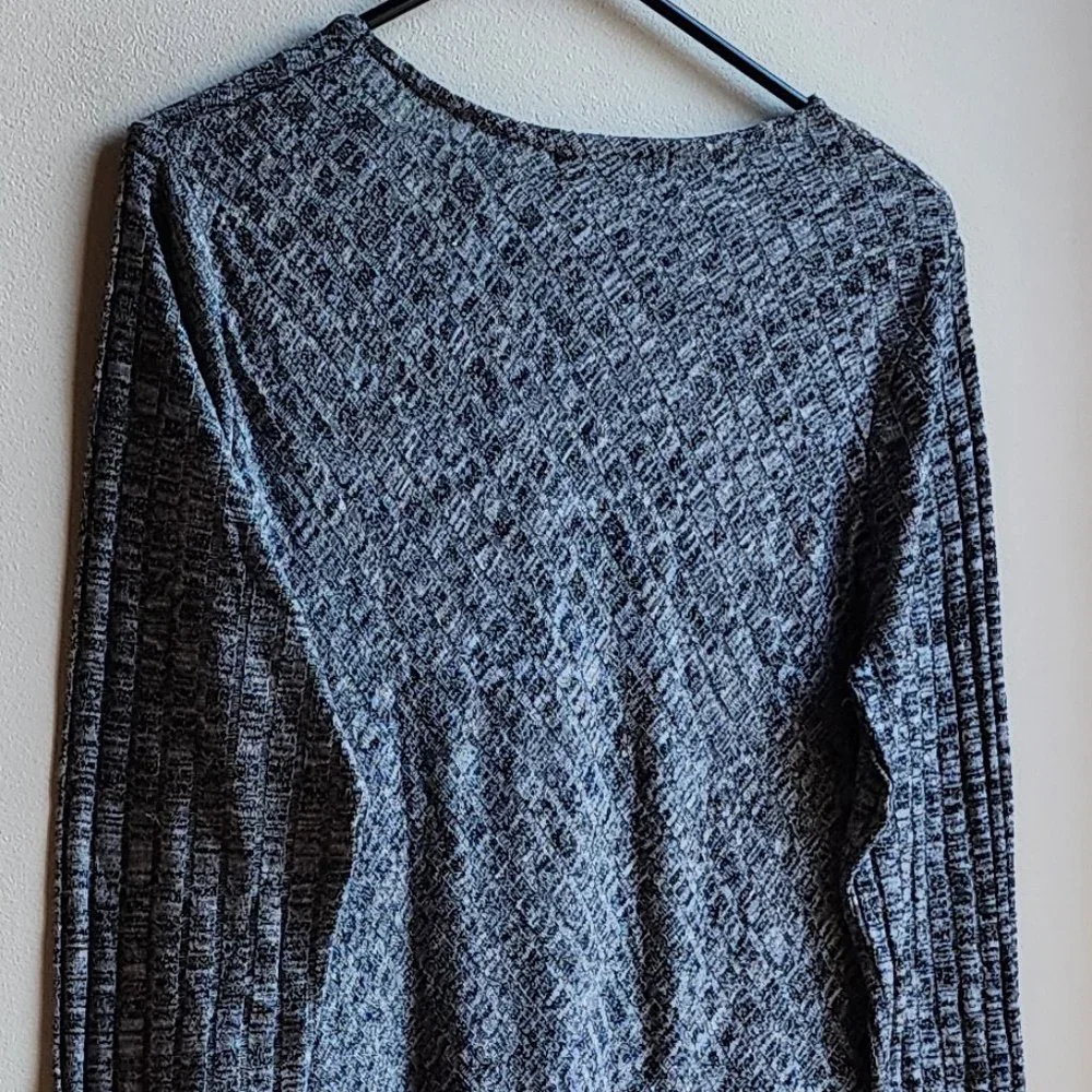 89th & Madison Gray Angled/Ribbed Scoop Neck Jersey Size Medium